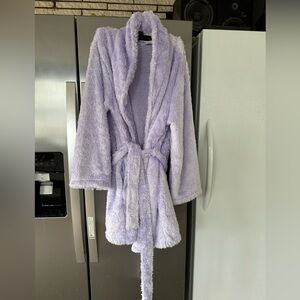 3/4 light purple soft robe by Capellinewyork. NWT